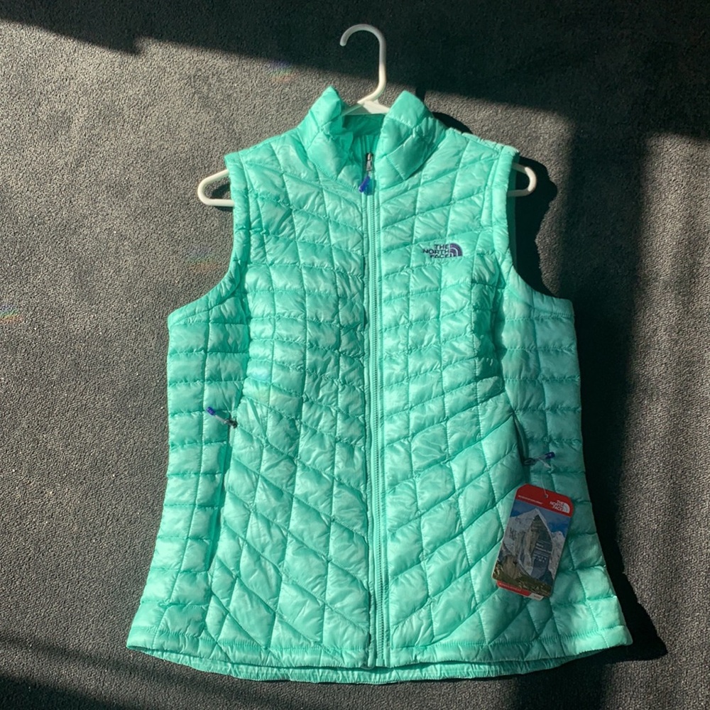 ‼️SOLD‼️The North Face Thermoball Green Vest - Picture 10 of 13